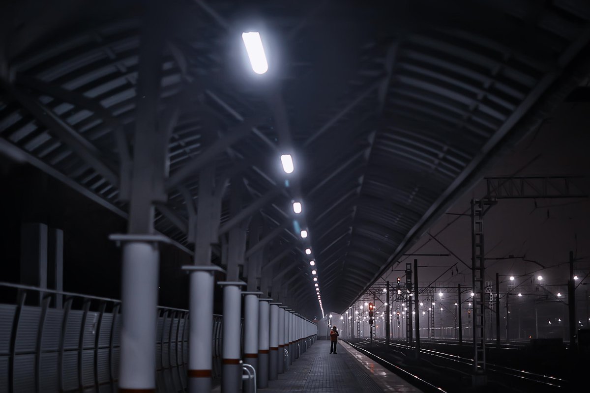 Метро вечером